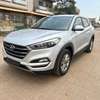 Hyundai Tucson SUV blanc spacieux polyvalent thumb 1