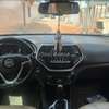 Jeep Cherokee 2015 SUV blanc robuste et confortable thumb 3