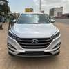 Hyundai Tucson SUV blanc spacieux polyvalent thumb 4