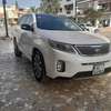Kia Sorento SUV blanc spacieux et confortable thumb 0