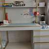 Bureau moderne blanc doré avec rangements intégrés thumb 0