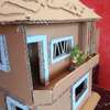 Mini maison en carton avec piscine thumb 4