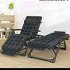 Fauteuil relax gris avec repose-pieds et coussin épais thumb 2