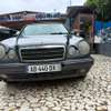Mercedes benz e 200 thumb 4