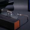 Lunettes de soleil noires dorées monture carrée UV thumb 2