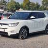 SsangYong Tivoli SUV compact blanc jantes alliage thumb 0
