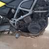 Moto BMW GS 650 jaune noir avec top case polyvalente thumb 2
