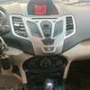 Ford Fiesta compacte blanche économique thumb 6