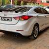 Hyundai Elantra berline blanche fiable et économique thumb 11