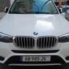 BMW X3 SUV blanc élégant thumb 1