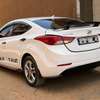 Hyundai Elantra berline blanche fiable et économique thumb 10