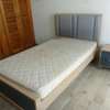 Lit moderne avec matelas+chevet thumb 1