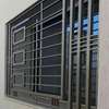 Grille fenêtre métal gris design géométrique 2024 thumb 0