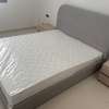 Lit gris clair NEUF , matelas 160x200 et 2 tables de chevet thumb 0
