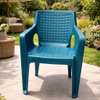 Chaise en plastique solide thumb 1
