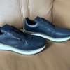 Ferragamo baskets cuir bleu marine ou Noir semelle blanche thumb 1