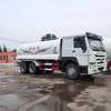 Camion citerne HoWo 2000L thumb 3