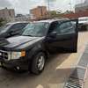 Ford Escape SUV noir spacieux et polyvalent thumb 0