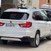 BMW X5 SUV blanc spacieux et performant thumb 11