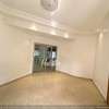 Villa de 750m2 à louer aux Almadies thumb 5