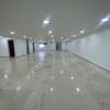 Espace bureau lumineux grand volume avec vue ville thumb 2