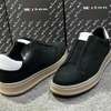 Kiton baskets basses noires semelle épaisse beige thumb 4