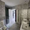 Appartement f4 haut standing au point E avec salle de sport thumb 3