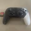 Nintendo Switch Pro manette noir et blanc avec jeu thumb 0