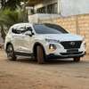 Hyundai Santa Fe SUV blanc spacieux et performant thumb 2