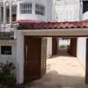 LOUER –Villa R+1 de 500 m² aux Almadies thumb 0