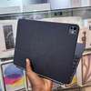Ipad Pro 13" M4 512Go Wi-Fi + Cellulaire & Magic Keyboard thumb 3