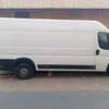 Fourgon utilitaire blanc thumb 6