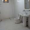 A louer un grand apartuman de 2chambrsalon kuisine 3toilette thumb 9