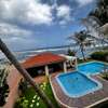 VILLA DE PRESTIGE PIEDS DANS L'EAU-– 900 m² 🌴 thumb 0