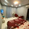 Chambre sdb avec spot lumineux meublee thumb 3
