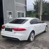 Jaguar XF berline luxe blanc performance thumb 4
