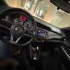 Nissan voiture compacte noire maniable et économique thumb 3