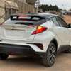 Toyota C-HR hybride SUV compact blanc économique thumb 5