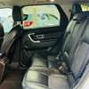 Land Rover Discovery Sport blanc jantes noires SUV thumb 9