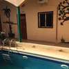 Saly chambre meuble avec salle de bain accès piscine thumb 2