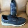 Ferragamo baskets cuir bleu marine ou Noir semelle blanche thumb 0