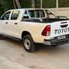 Toyota hilux thumb 3