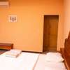 Saly chambre meuble avec salle de bain accès piscine thumb 1
