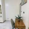 Chic appartement meublé thumb 3