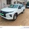 Mitsubishi L200 pick-up 4x4 double blanche et gris 2023 thumb 1