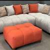 Canapé d'angle moderne gris clair avec pouf orange thumb 4