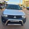 Mitsubishi l 200 thumb 0