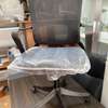 Chaise de bureau ergonomique noire maille respirante thumb 2