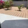 Immeuble R+2 avec jardin à louer (whatsapp uniquement) thumb 1
