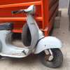2 VESPA VINTAGE BLANC ET BLEU A RESTAURER thumb 0
